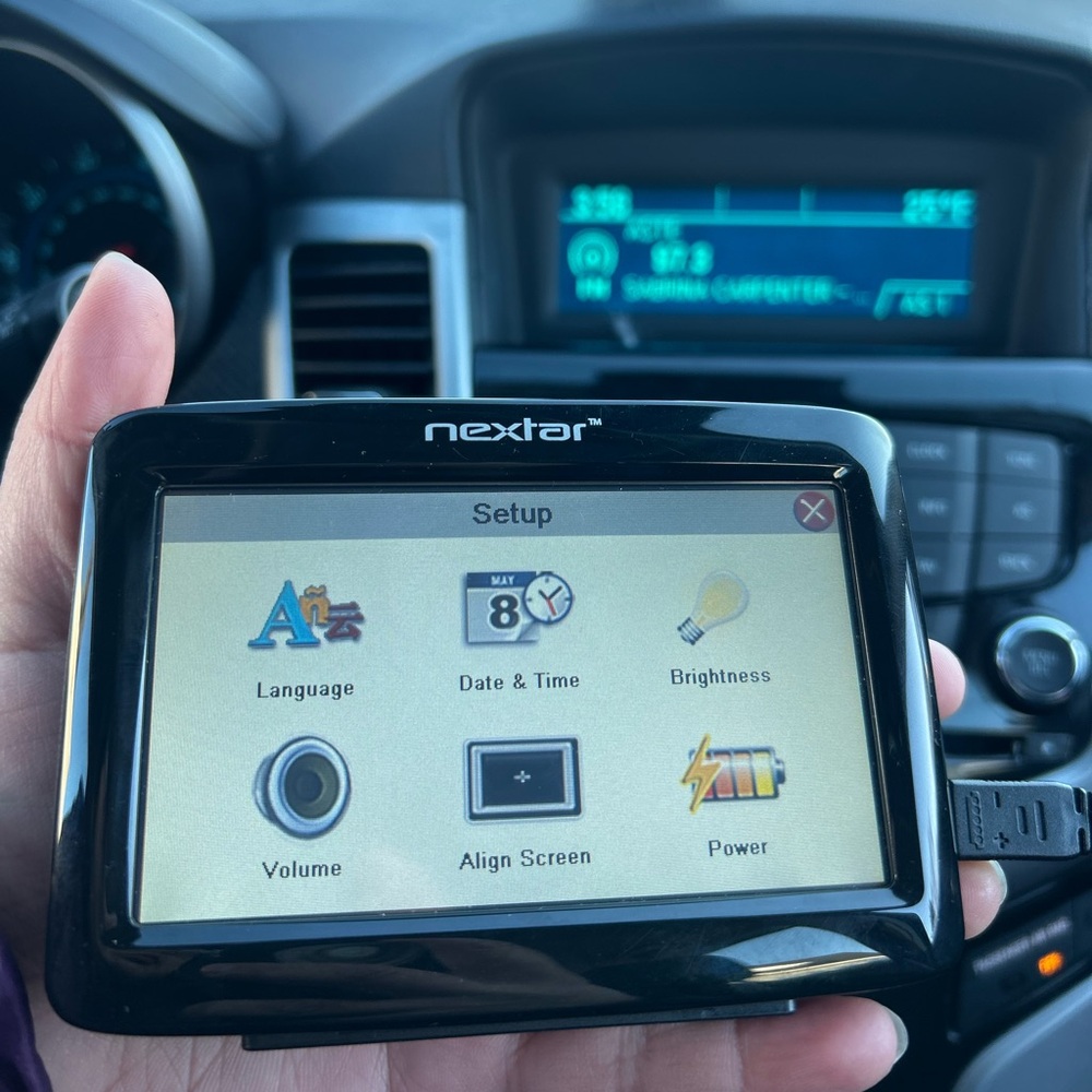 Nextar Black GPS Navigation System with accessories